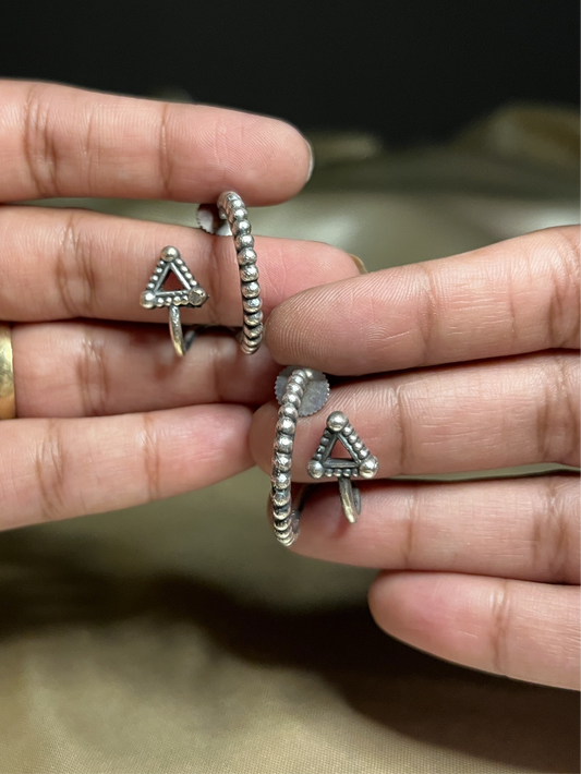Triangle Twist Oxidised Ear Studs