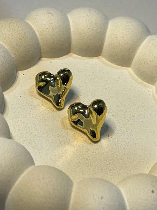 Dainty Heart Ear Studs