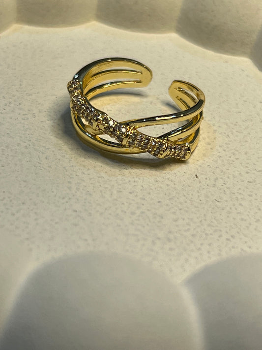 Gold Striped Finger Ring