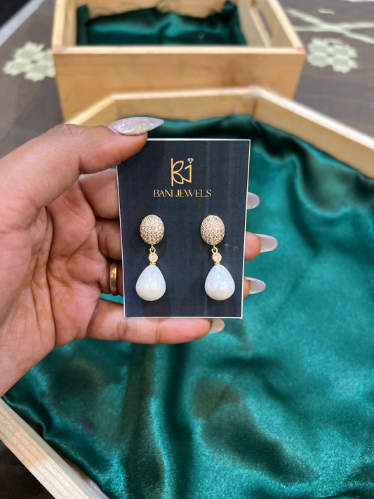 Cute Minimalist Drop Earrings (White)