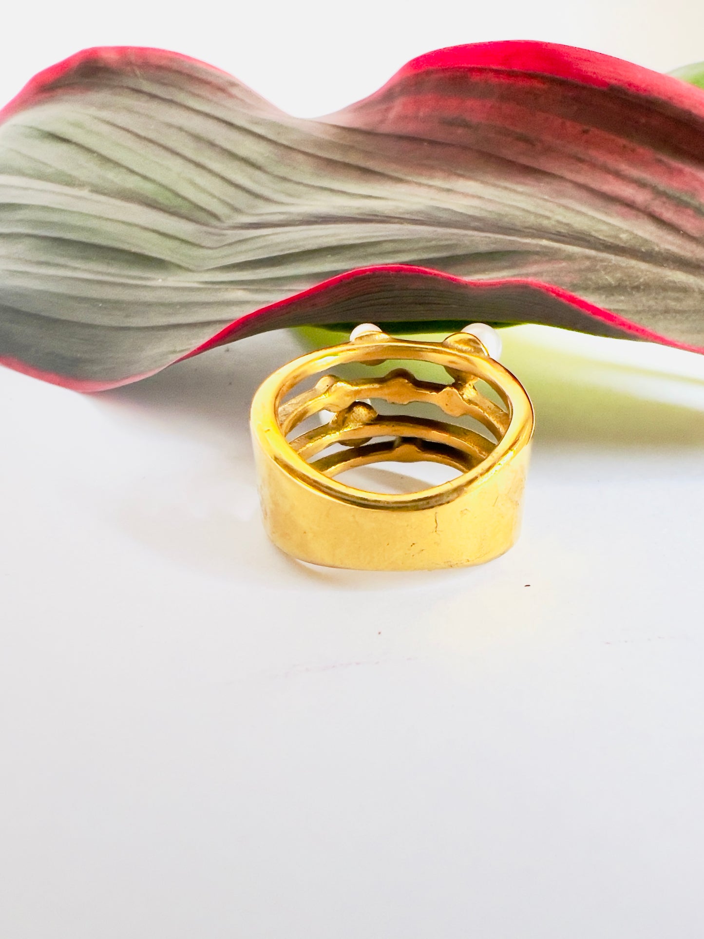 Pearl Harmony Finger Ring