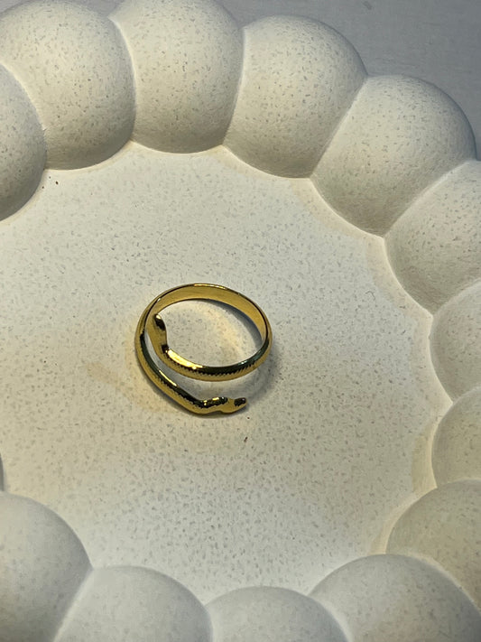 Serpent Twist Ring