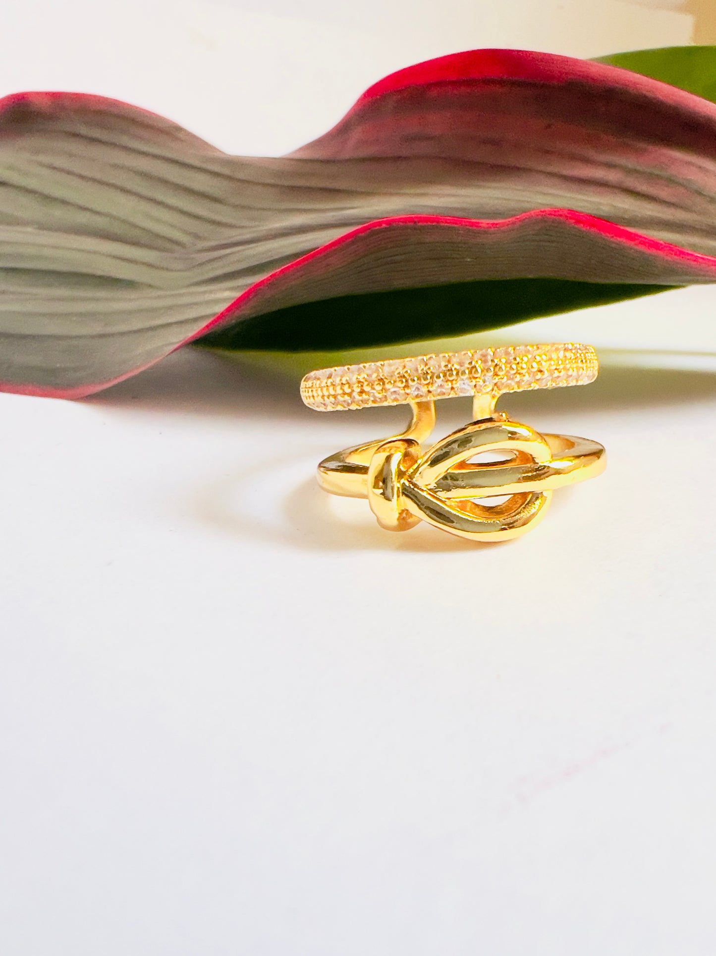 Aurora Knot Finger Ring