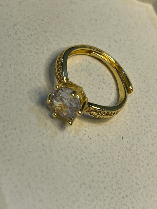 Gold Solitare Dupe Finger Ring