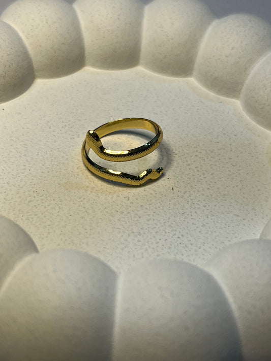 Serpent Twist Ring